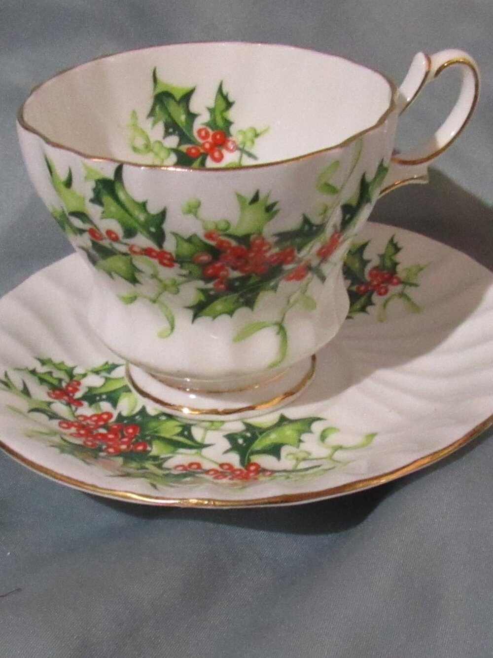 Vintage Queen Anne Yuletide Tea Cup and Saucer, Holly, Berries, Swirl, Gold Y642